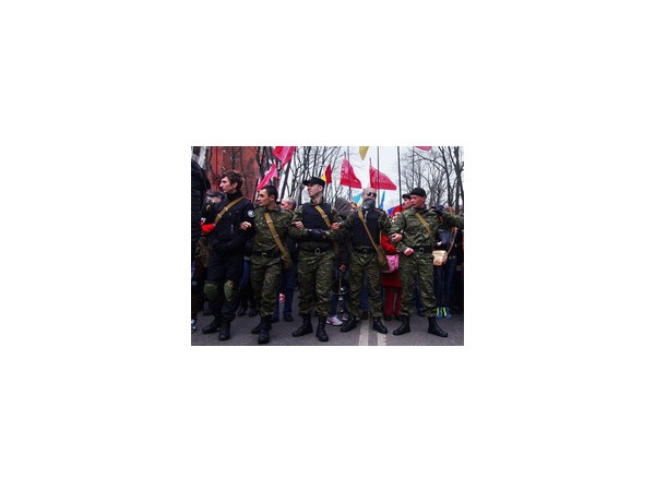 Антон Раевский в центре, <a href="\" 'http://dumskaya.net/news/50-kadrov_-033991/\'>dumskaya.net</a>